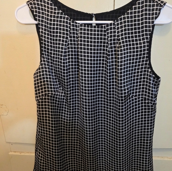 Merona Black & White Grid Pleated Sleeveless Top - Picture 2 of 4